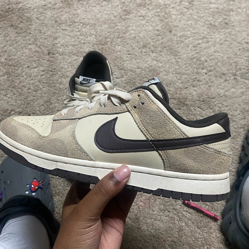 Nike Men's Beige and Dark Brown Sneakers